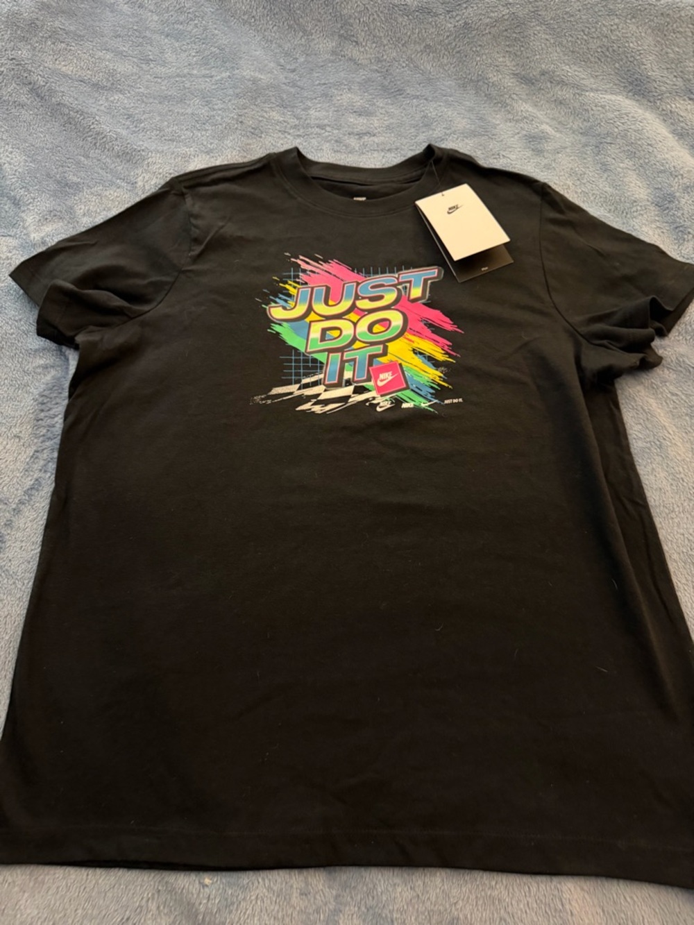 NWT - Nike short sleeve tee shirt. Boys size large +